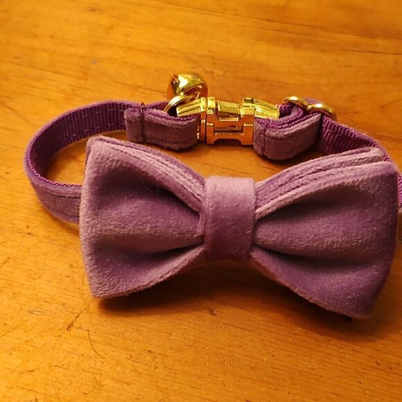 Purple Velvet Bow Cat Collar with Gold Bell and Breakaway Closure NWOT - Picture 7 of 7